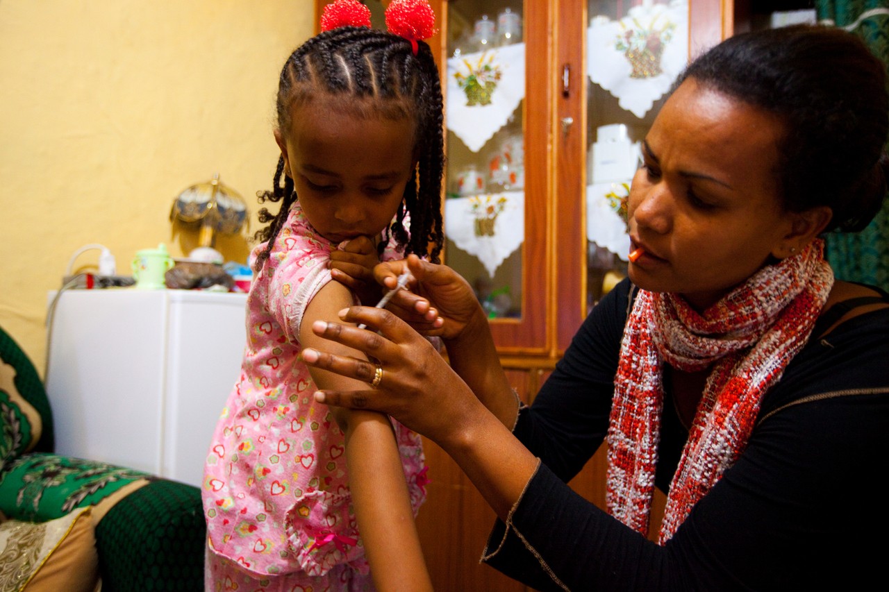 Η Saba Samuel και η μητέρα της. Η Saba ζει στην Αιθιοπία και έχει σακχαρώδη διαβήτη τύπου 1.